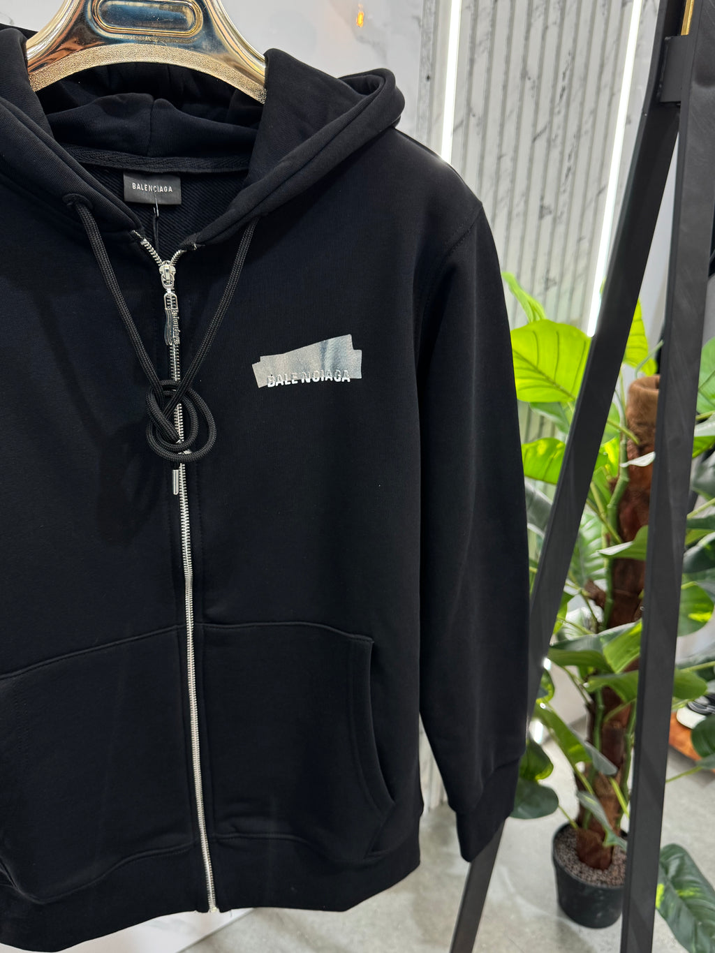 BALENCIAGA Tape Type Logo Zip-Up Hoodie – Black - NEW1938