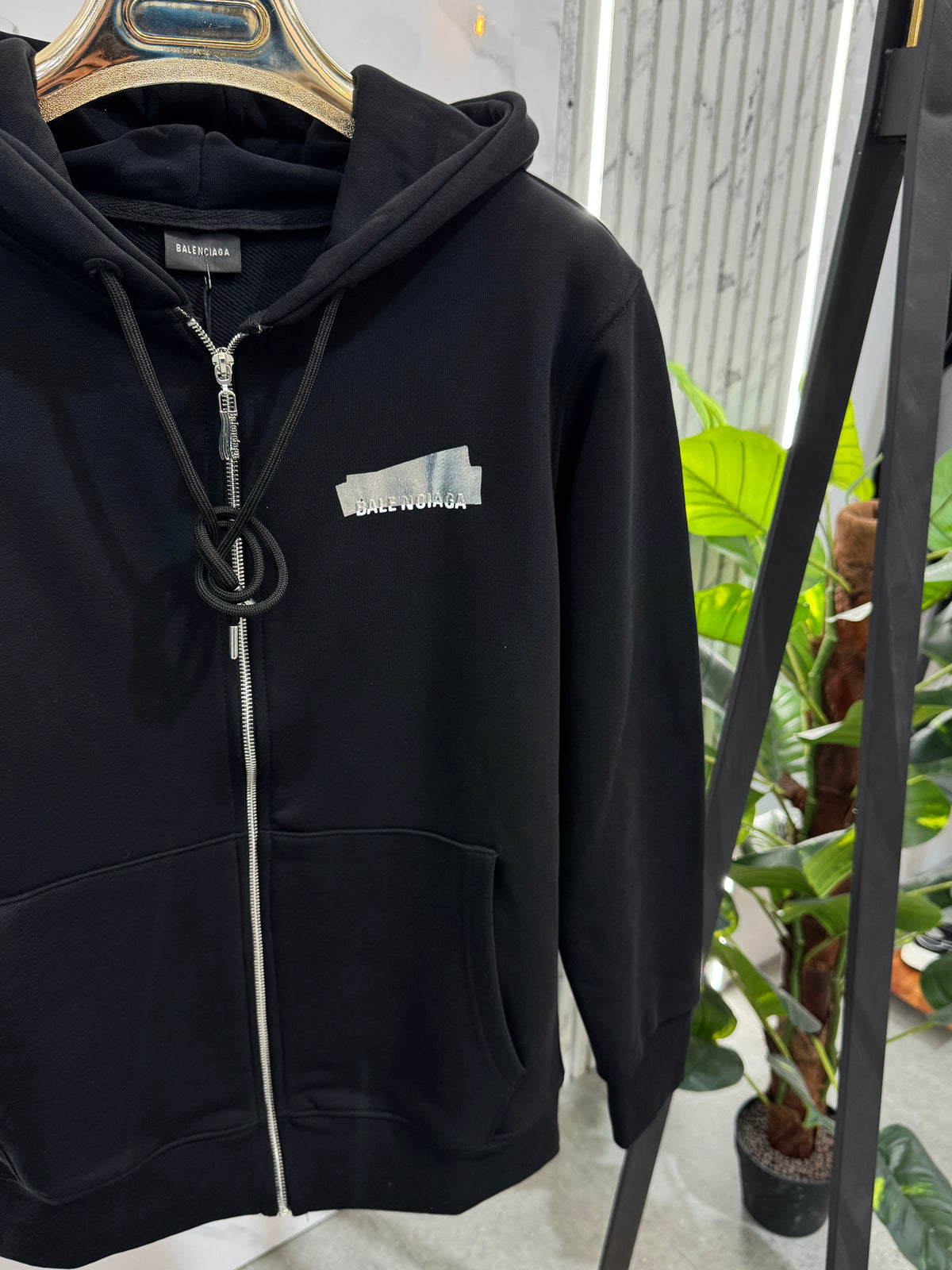 BALENCIAGA Tape Type Logo Zip-Up Hoodie – Black - NEW1938