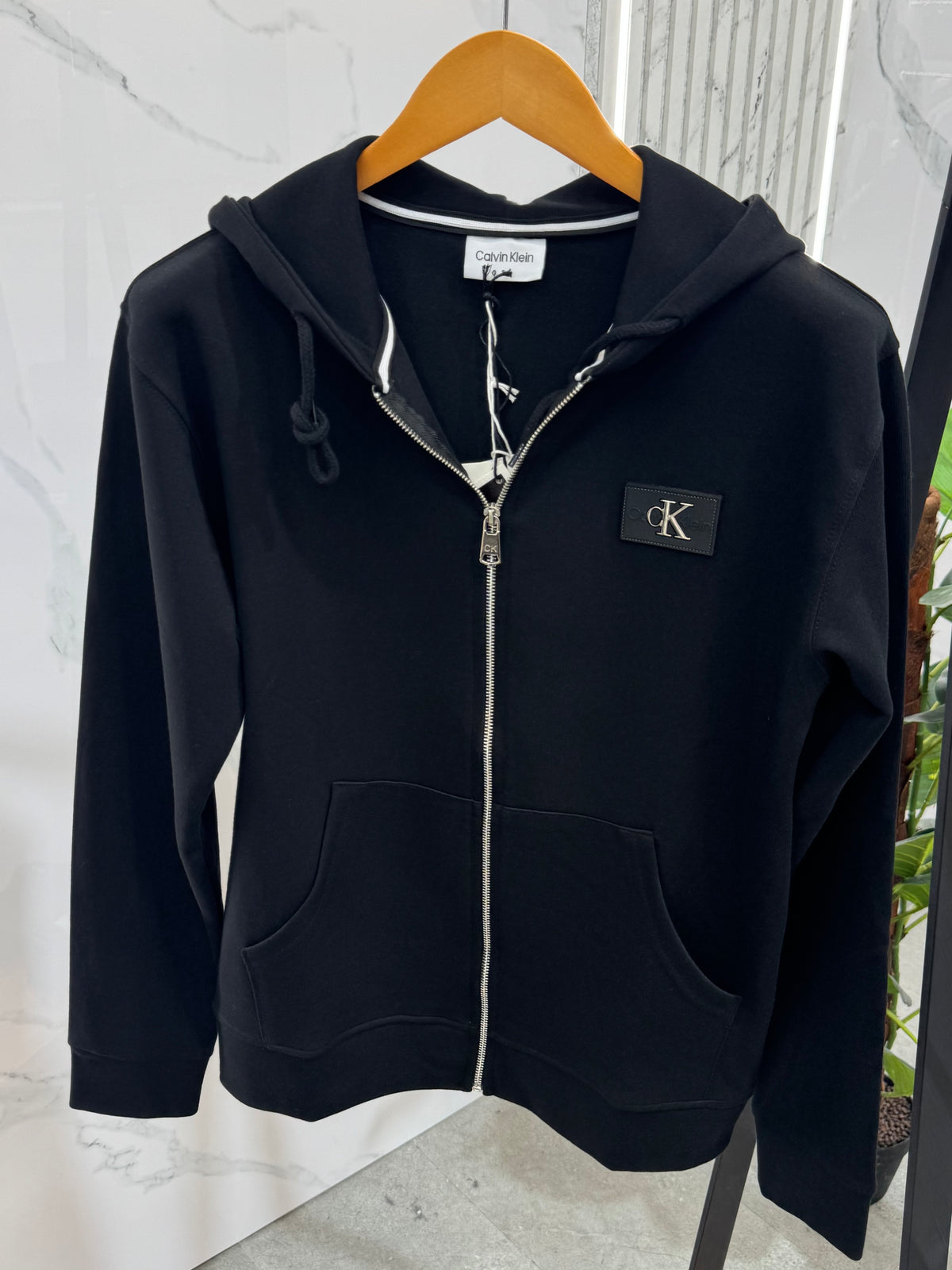 CALVIN KLEIN Full-Zip Hoodie – Black / Monogram Patch - NEW1827