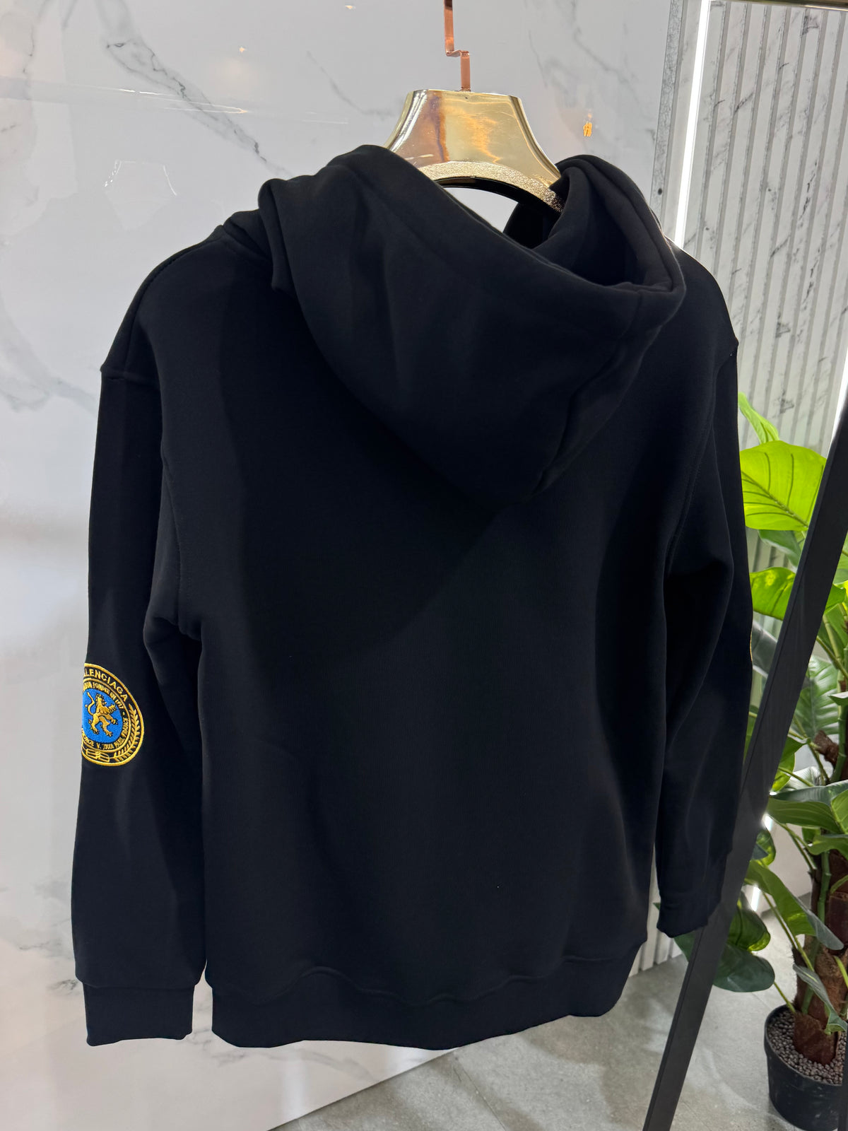 BALENCIAGA Crest Patch Zip-Up Hoodie – Black - NEW1943