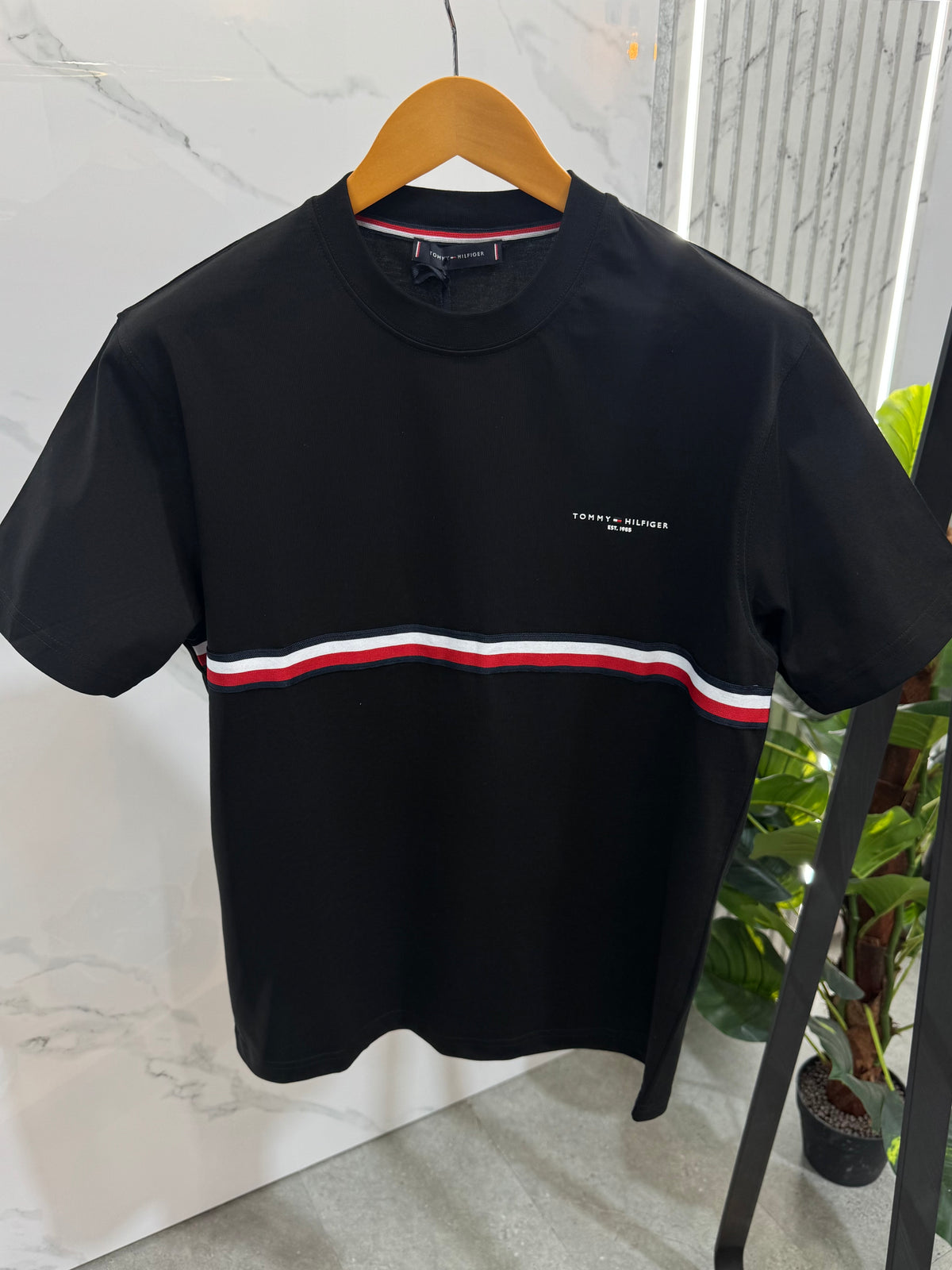 TOMMY HILFIGER Striped Panel Logo T-Shirt – Black - NEW1914