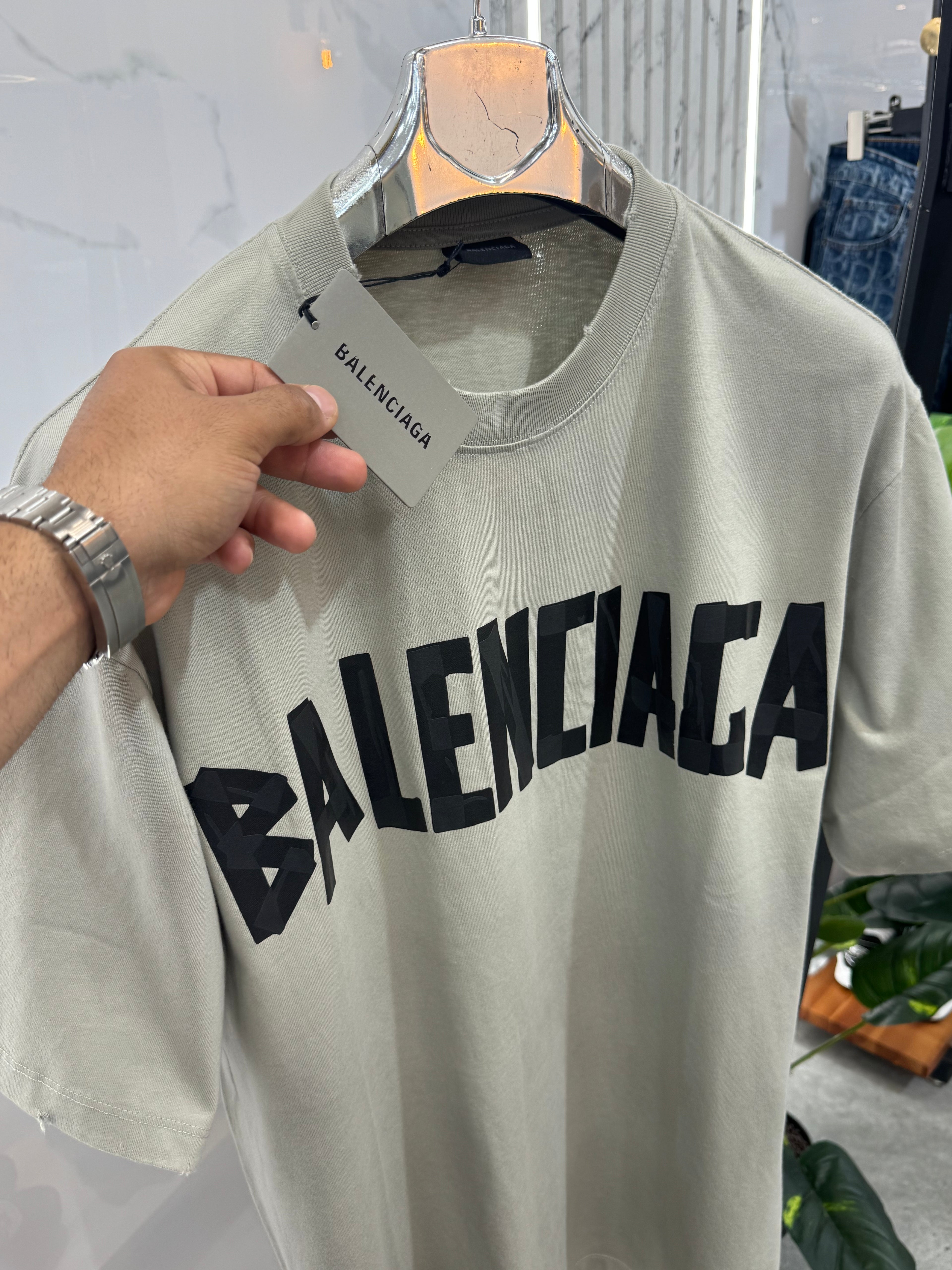 BALENCIAGA Tape Logo Oversized T-Shirt – Beige - NEW1751